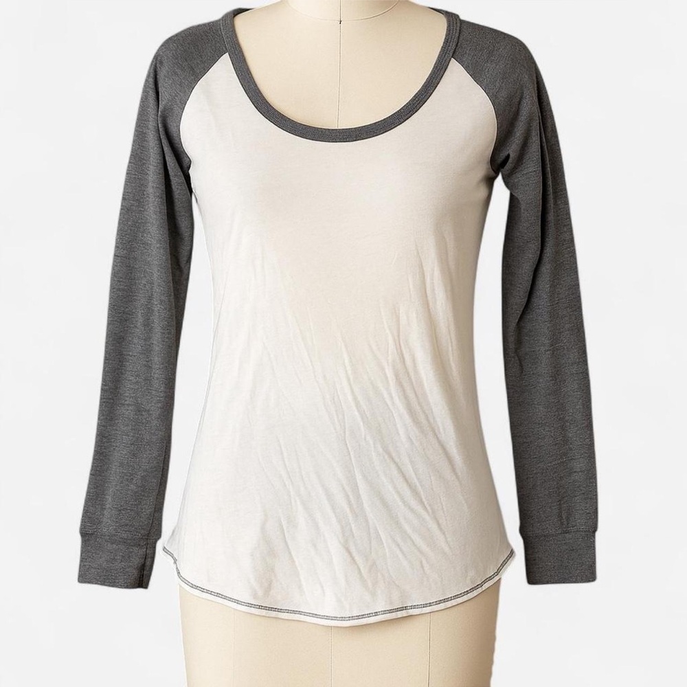 Aritzia Wilfred Free Gray and White Top